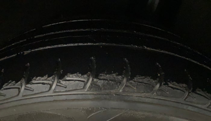 2015 Maruti Baleno DELTA PETROL 1.2, Petrol, Manual, 53,785 km, Left Rear Tyre Tread