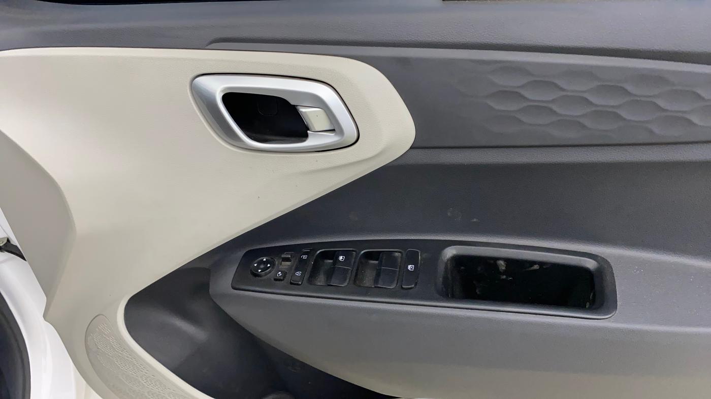 2025 Hyundai AURA SX PLUS 1.2 AMT, Petrol, Automatic, 11,625 km, Driver Side Door Panels Control