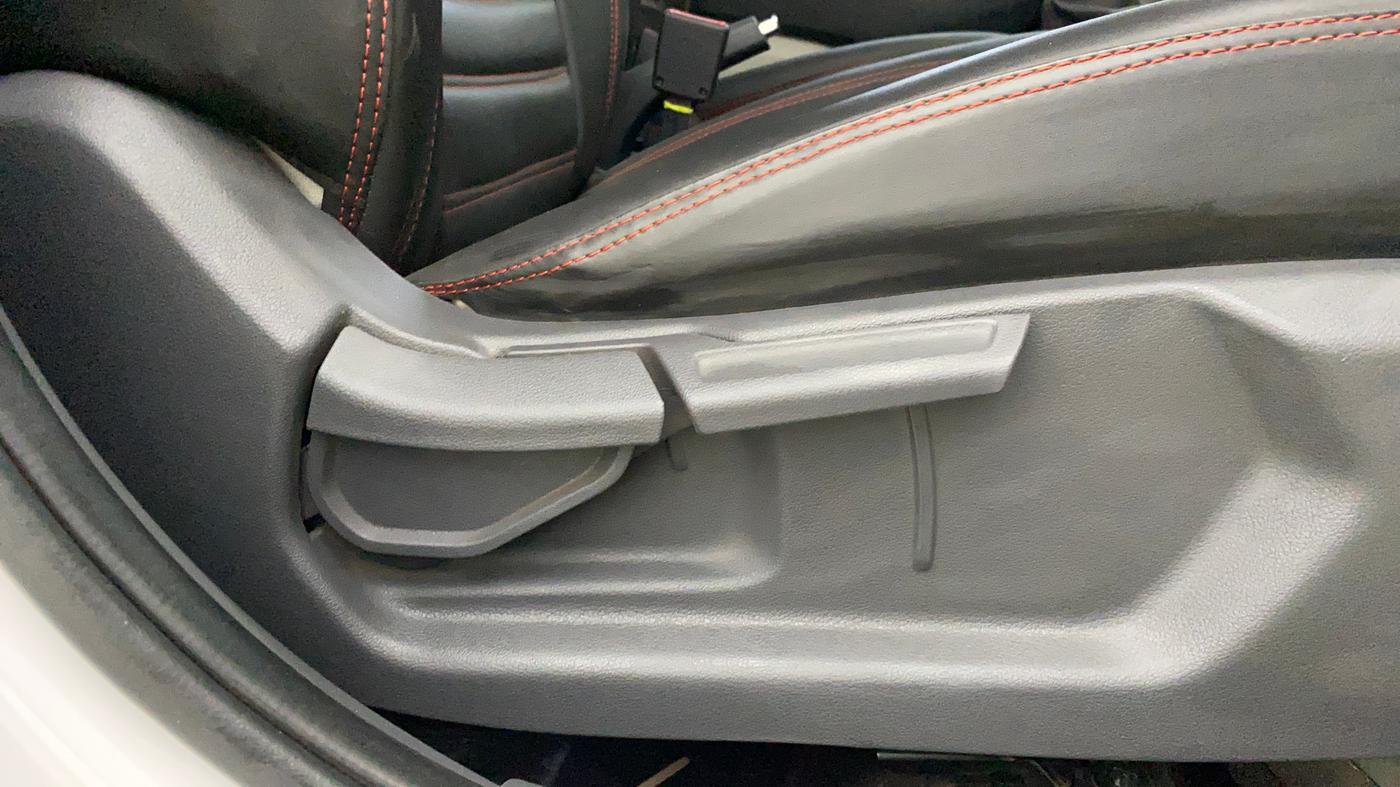 2025 Hyundai AURA SX PLUS 1.2 AMT, Petrol, Automatic, 11,625 km, Driver Side Adjustment Panel