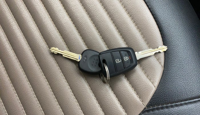 2018 Hyundai Grand i10 SPORTZ AT 1.2 KAPPA VTVT, Petrol, Automatic, 69,982 km, Key Close Up