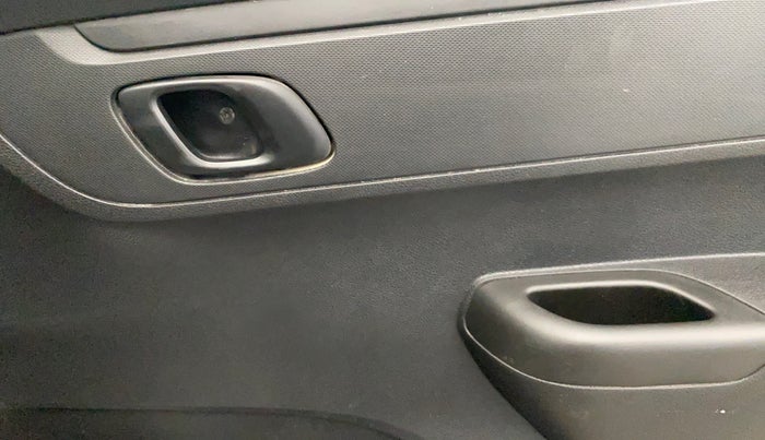 2020 Renault Kwid RXL, Petrol, Manual, 16,521 km, Driver Side Door Panels Control