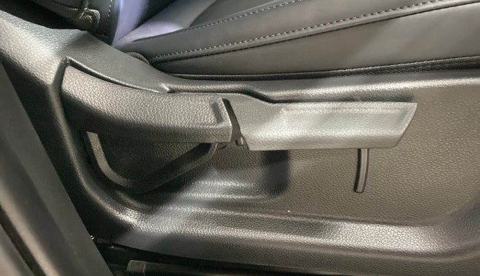 2025 KIA Carens Clavis HTE(O) 1.5 Petrol MT, Petrol, Manual, 315 km, Driver Side Adjustment Panel