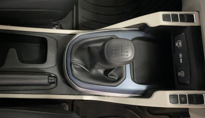 2025 KIA Carens Clavis HTE(O) 1.5 Petrol MT, Petrol, Manual, 315 km, Gear Lever