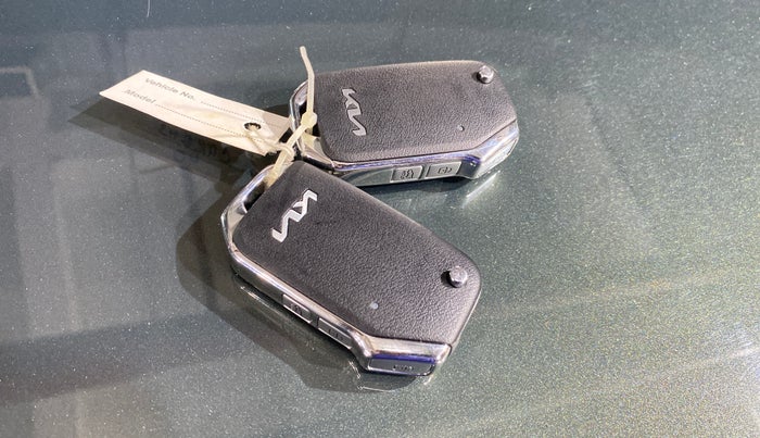 2025 KIA Carens Clavis HTE(O) 1.5 Petrol MT, Petrol, Manual, 315 km, Key Close Up