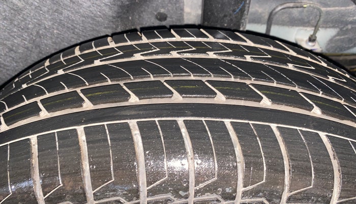 2025 KIA Carens Clavis HTE(O) 1.5 Petrol MT, Petrol, Manual, 315 km, Left Rear Tyre Tread