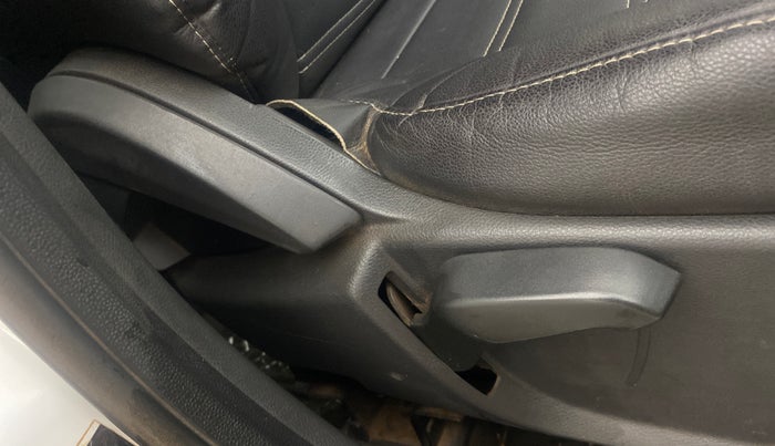 2016 Ford New Figo TITANIUM 1.2 PETROL MT, Petrol, Manual, 96,685 km, Driver Side Adjustment Panel