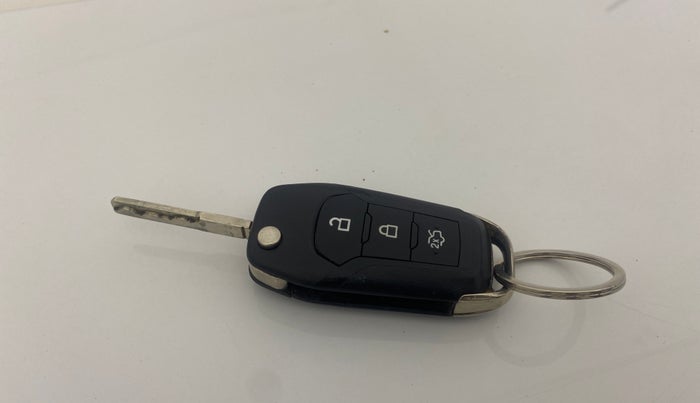 2016 Ford New Figo TITANIUM 1.2 PETROL MT, Petrol, Manual, 96,685 km, Key Close Up