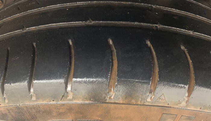 2016 Ford New Figo TITANIUM 1.2 PETROL MT, Petrol, Manual, 96,685 km, Left Rear Tyre Tread