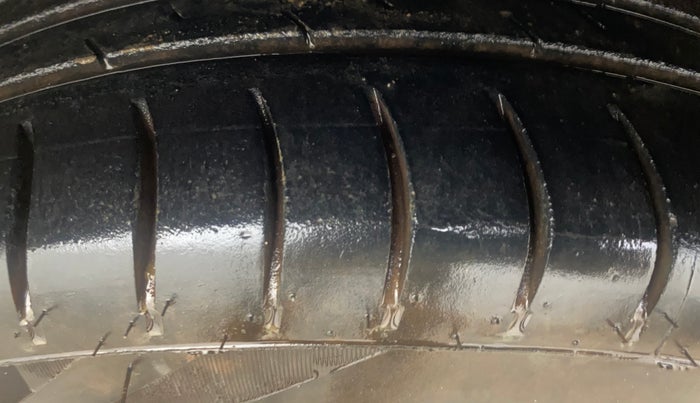 2016 Ford New Figo TITANIUM 1.2 PETROL MT, Petrol, Manual, 96,685 km, Right Front Tyre Tread