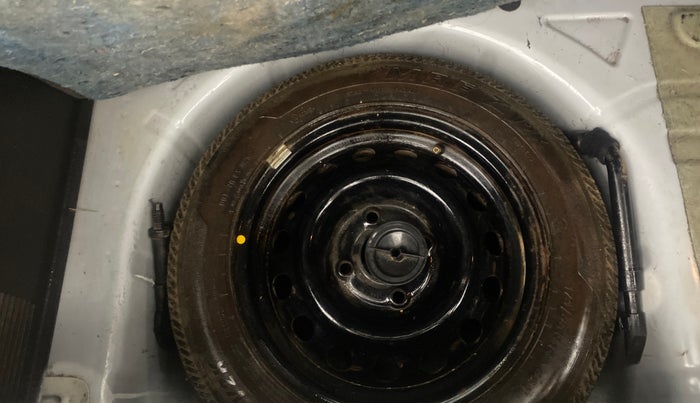 2016 Ford New Figo TITANIUM 1.2 PETROL MT, Petrol, Manual, 96,685 km, Spare Tyre