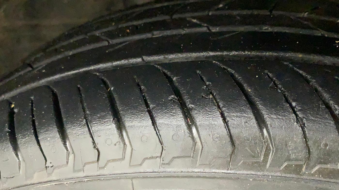 2022 Nissan MAGNITE XE, Petrol, Manual, 19,864 km, Right Rear Tyre Tread