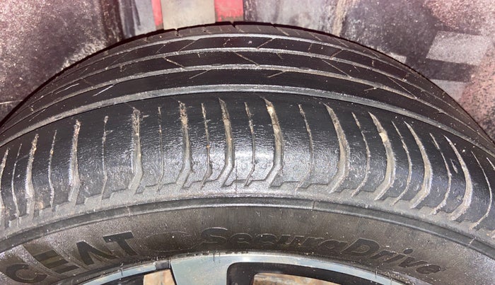 2022 Skoda SLAVIA STYLE 1.0L TSI AT, Petrol, Automatic, 37,073 km, Right Rear Tyre Tread