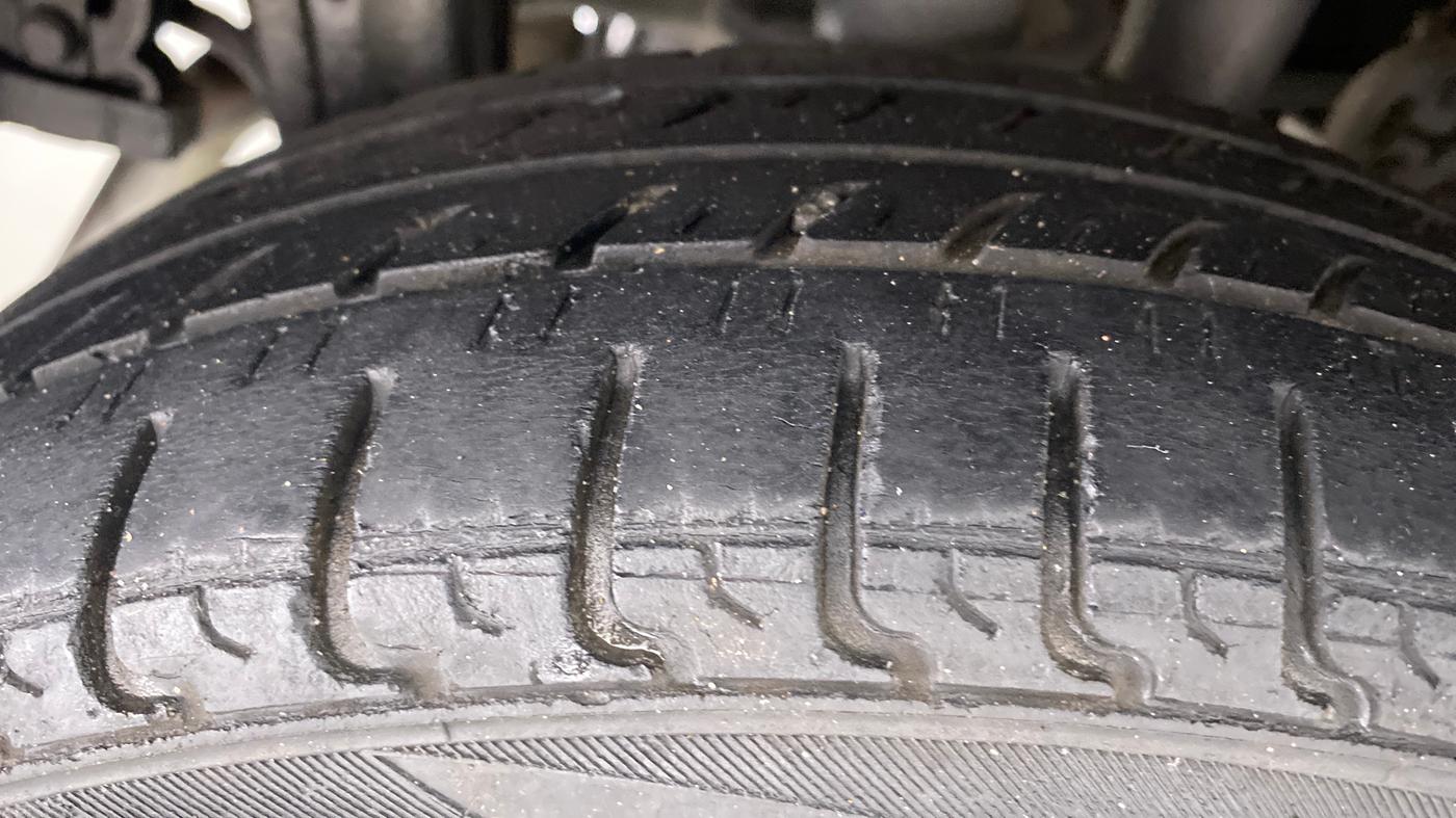 2013 Maruti Zen Estilo VXI, Petrol, Manual, 60,033 km, Right Rear Tyre Tread