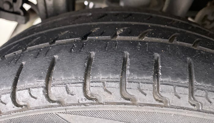 2013 Maruti Zen Estilo VXI, Petrol, Manual, 60,033 km, Right Rear Tyre Tread