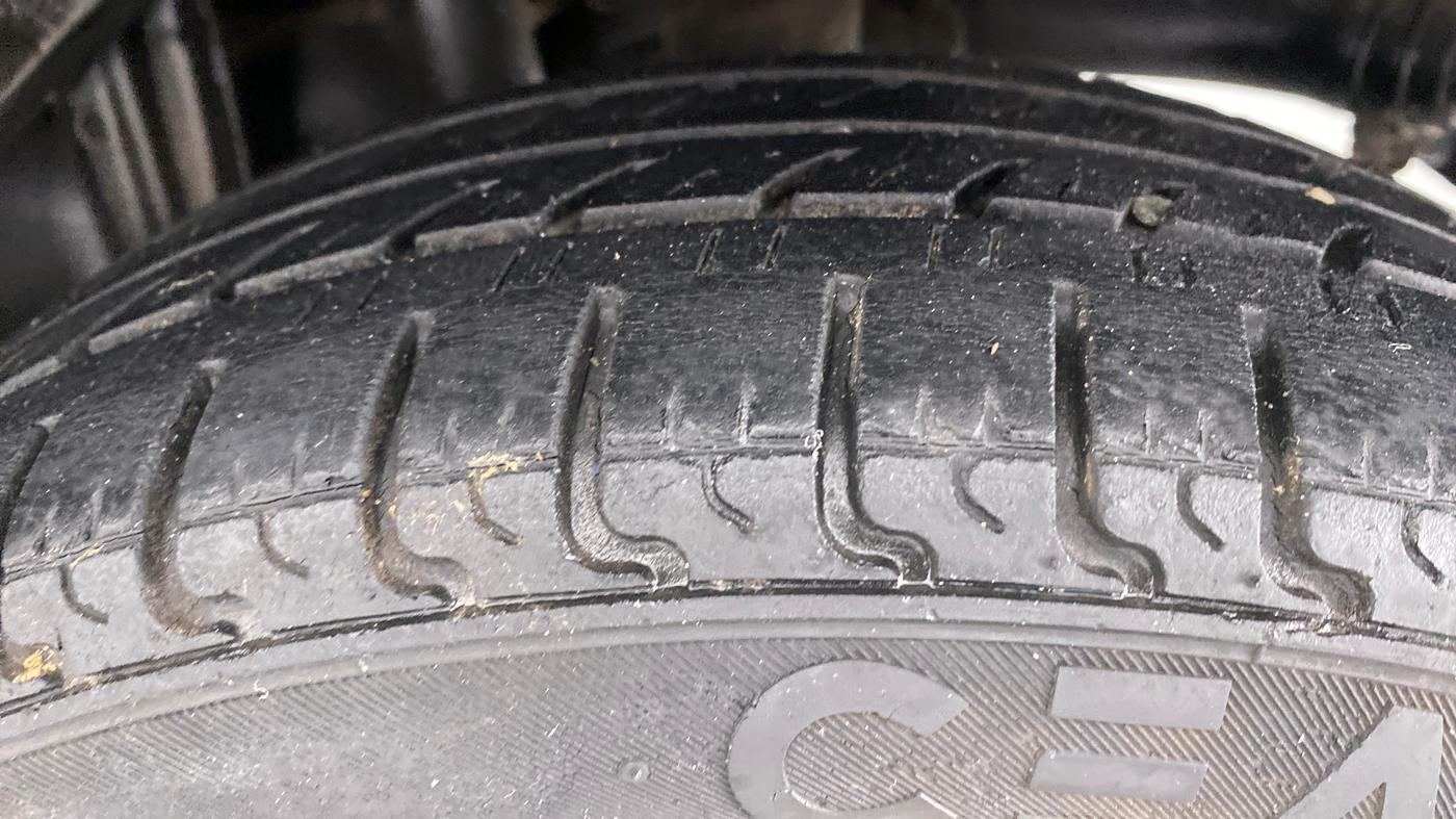 2013 Maruti Zen Estilo VXI, Petrol, Manual, 60,033 km, Left Rear Tyre Tread