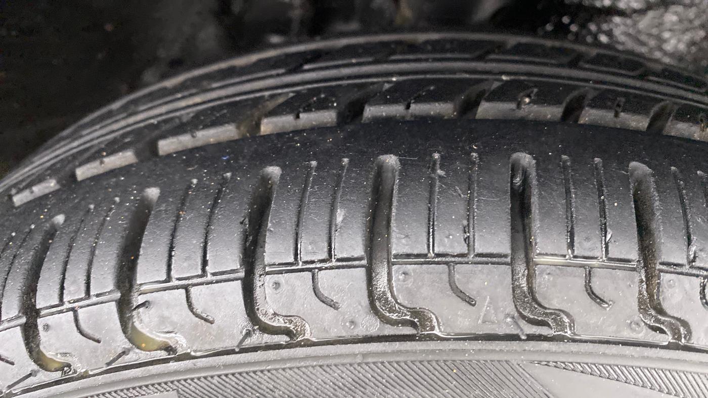 2013 Maruti Zen Estilo VXI, Petrol, Manual, 60,033 km, Right Front Tyre Tread