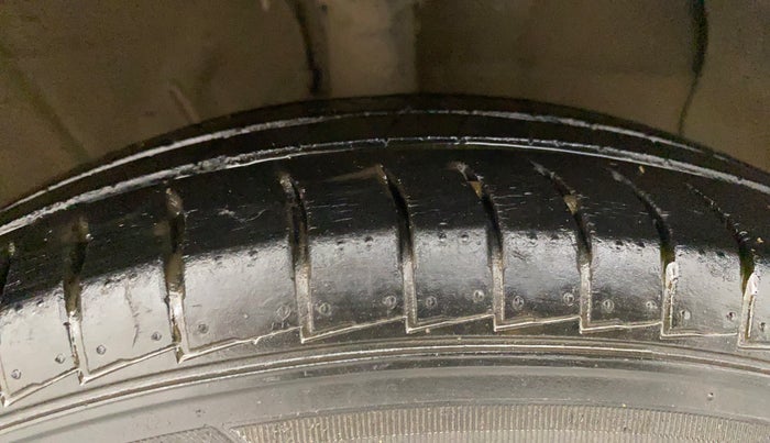 2020 Hyundai NEW SANTRO MAGNA CNG, CNG, Manual, 45,832 km, Right Front Tyre Tread