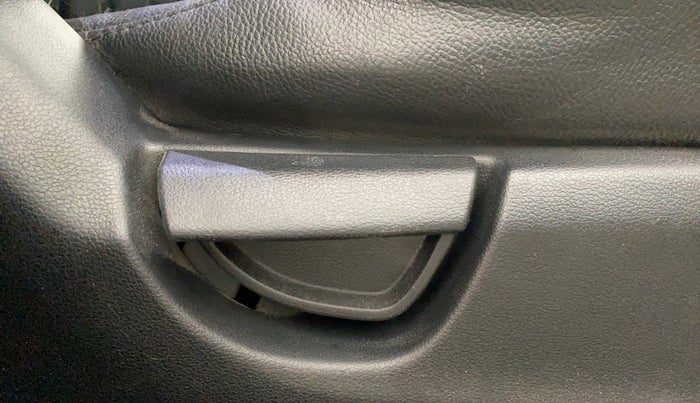 2020 Hyundai NEW SANTRO MAGNA CNG, CNG, Manual, 45,832 km, Driver Side Adjustment Panel