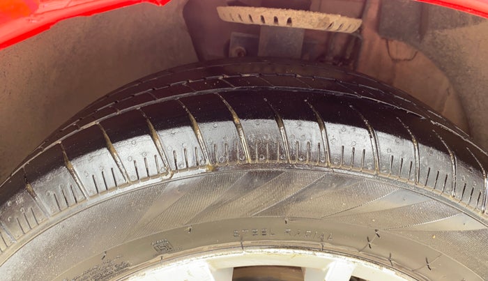 2016 Volkswagen Polo HIGHLINE1.2L, CNG, Manual, 1,24,595 km, Left Front Tyre Tread