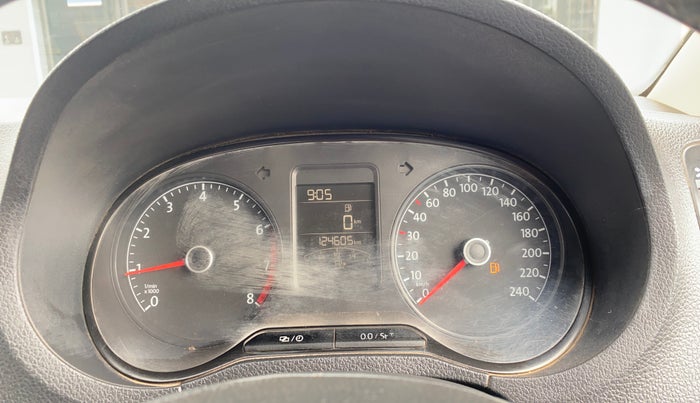 2016 Volkswagen Polo HIGHLINE1.2L, CNG, Manual, 1,24,595 km, Odometer Image