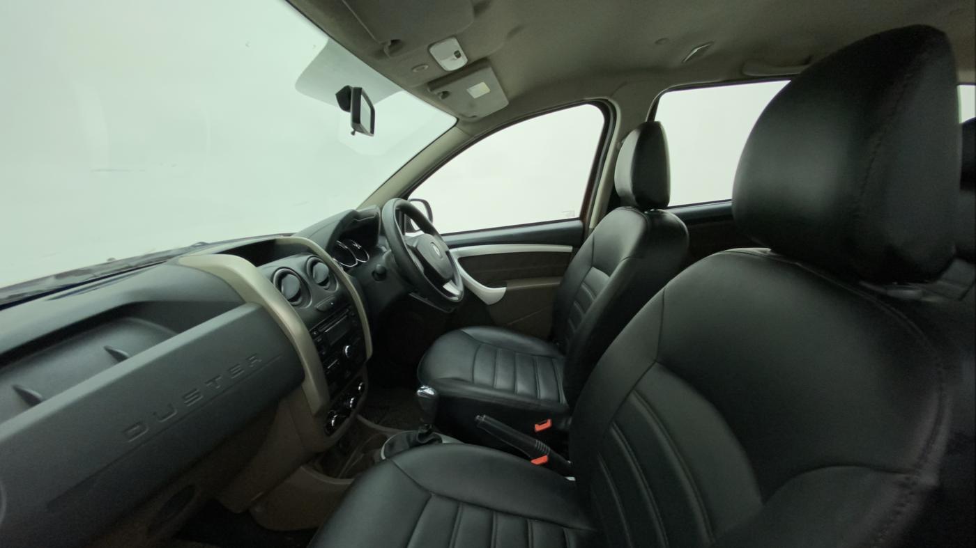 2016 Renault Duster RXL AMT 110 PS, Diesel, Automatic, 1,69,249 km, Right Side Front Door Cabin