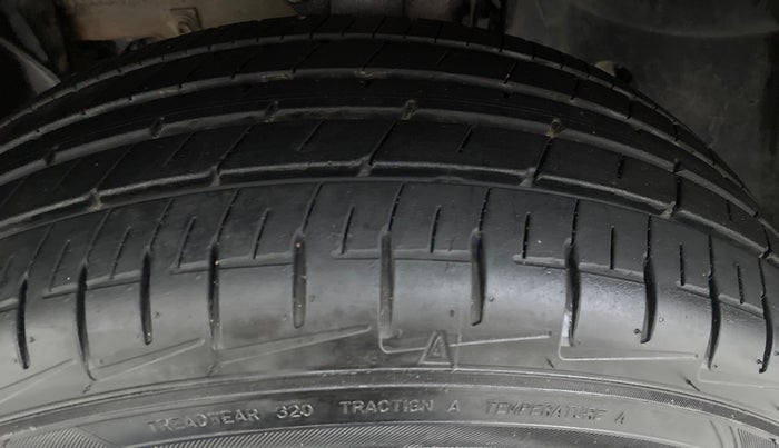 2016 Renault Duster RXL AMT 110 PS, Diesel, Automatic, 1,69,249 km, Left Front Tyre Tread