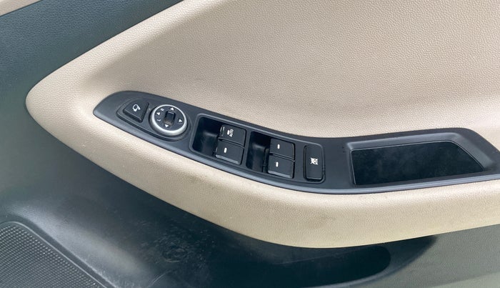 2020 Hyundai Elite i20 ASTA 1.2 (O), Petrol, Manual, 63,352 km, Driver Side Door Panels Control