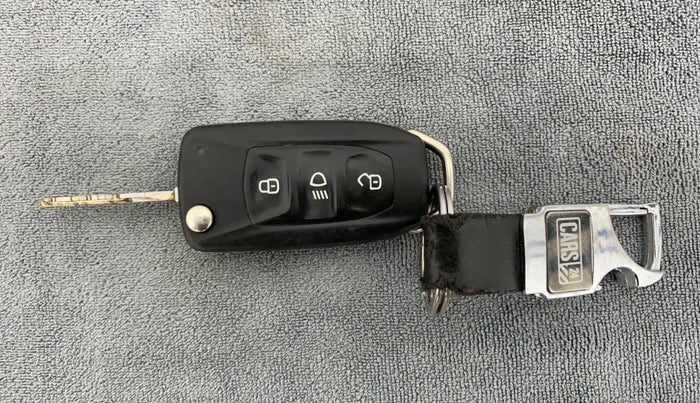 2018 Tata TIAGO NRG PETROL, CNG, Manual, 25,907 km, Key Close Up