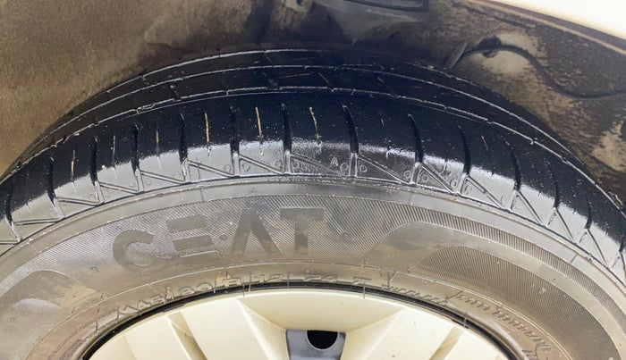 2021 Maruti Alto LXI CNG, CNG, Manual, 36,648 km, Right Front Tyre Tread