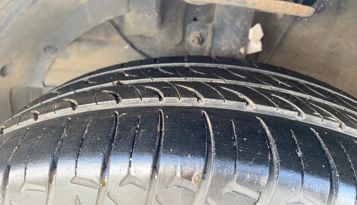 2020 Maruti Ertiga VXI SHVS, Petrol, Manual, 87,675 km, Left Front Tyre Tread