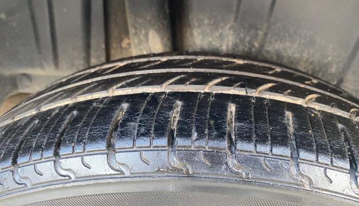 2020 Maruti Ertiga VXI SHVS, Petrol, Manual, 87,675 km, Right Rear Tyre Tread