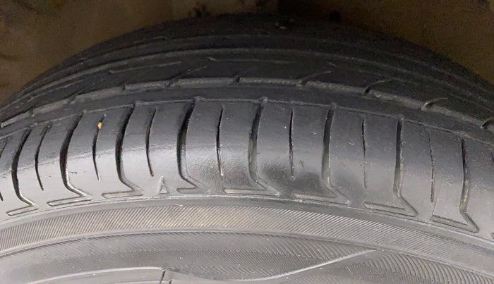 2016 Maruti Celerio VXI (O), Petrol, Manual, 61,941 km, Right Front Tyre Tread