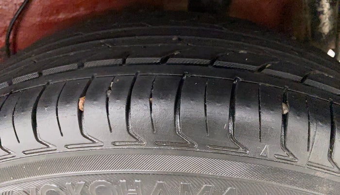 2016 Maruti Celerio VXI (O), Petrol, Manual, 61,941 km, Left Rear Tyre Tread