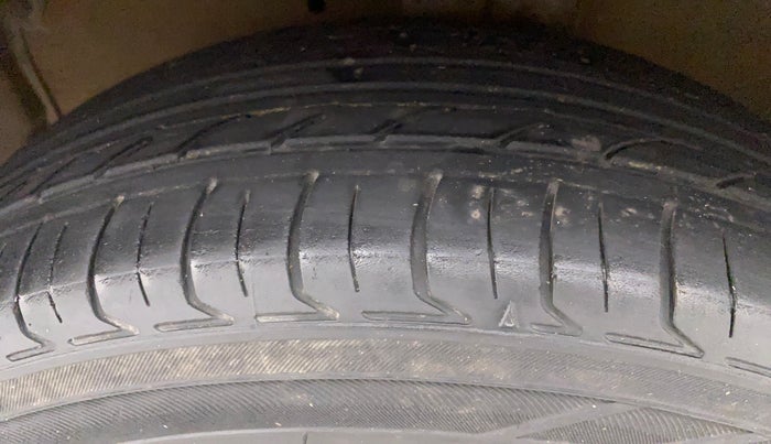 2016 Maruti Celerio VXI (O), Petrol, Manual, 61,941 km, Left Front Tyre Tread
