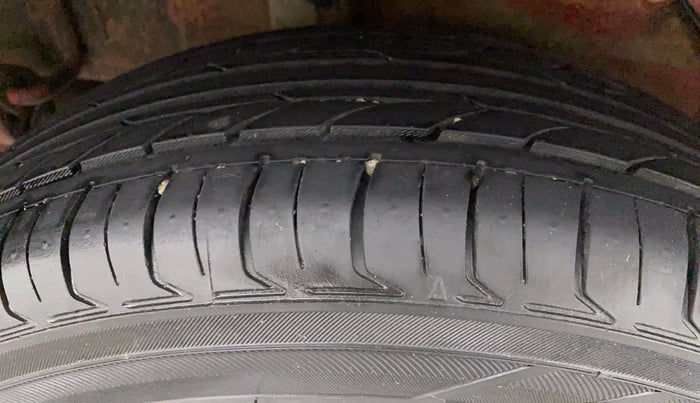 2016 Maruti Celerio VXI (O), Petrol, Manual, 61,941 km, Right Rear Tyre Tread