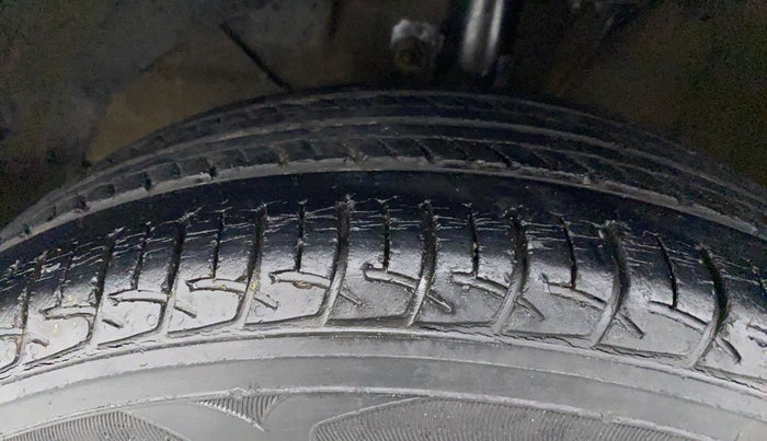 2017 Maruti Baleno DELTA PETROL 1.2, Petrol, Manual, 69,435 km, Left Front Tyre Tread