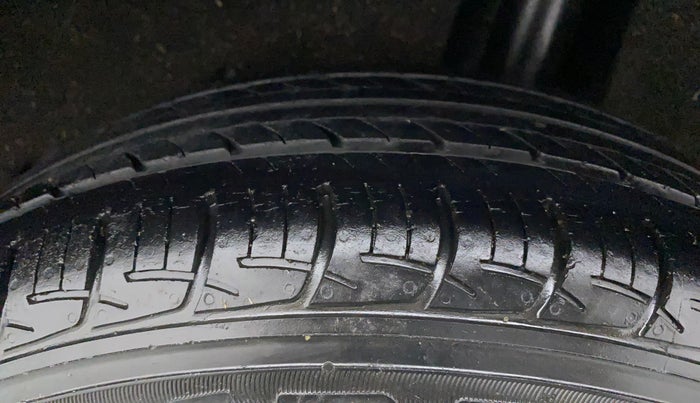 2017 Maruti Baleno DELTA PETROL 1.2, Petrol, Manual, 69,435 km, Left Rear Tyre Tread