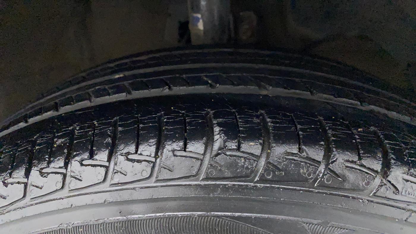 2017 Maruti Baleno DELTA PETROL 1.2, Petrol, Manual, 69,435 km, Right Front Tyre Tread