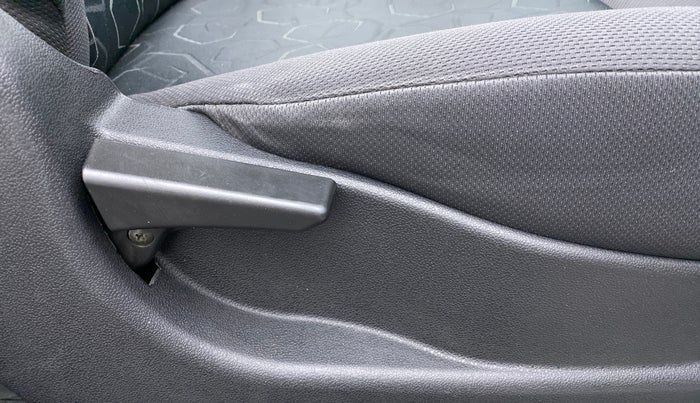 2017 Tata Tiago XT 1.2 REVOTRON, Petrol, Manual, 21,249 km, Driver Side Adjustment Panel