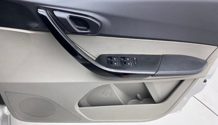 2017 Tata Tiago XT 1.2 REVOTRON, Petrol, Manual, 21,249 km, Driver Side Door Panels Control