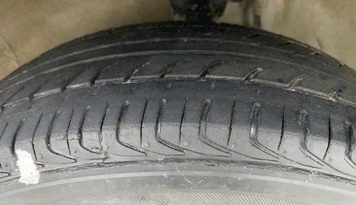 2015 Maruti Alto 800 LXI, Petrol, Manual, 30,462 km, Left Front Tyre Tread