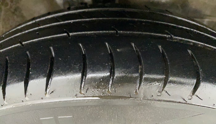 2014 Maruti Wagon R 1.0 LXI, Petrol, Manual, 59,632 km, Right Front Tyre Tread