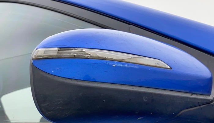 2017 Hyundai Elite i20 ASTA 1.2 (O), Petrol, Manual, 1,46,066 km, Right rear-view mirror - Indicator light has minor damage