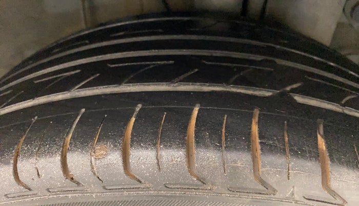 2017 Hyundai Elite i20 ASTA 1.2 (O), Petrol, Manual, 1,46,066 km, Left Rear Tyre Tread