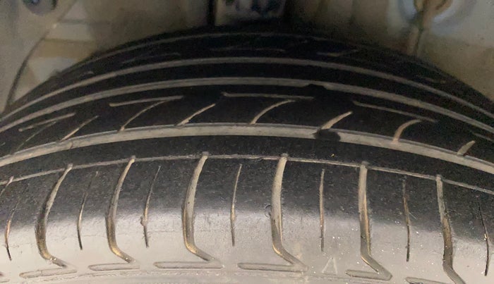 2017 Hyundai Elite i20 ASTA 1.2 (O), Petrol, Manual, 1,46,066 km, Right Rear Tyre Tread