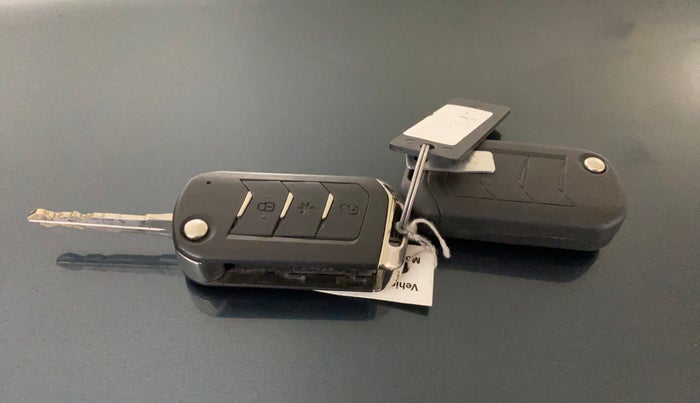 2023 Mahindra Thar LX HT PETROL 4WD MT, Petrol, Manual, 64,139 km, Key Close Up