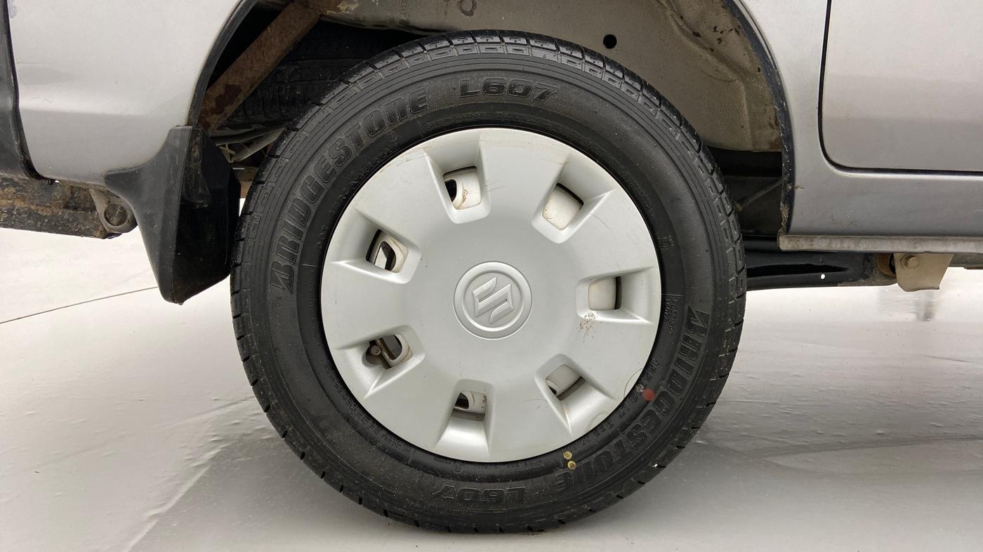 2017 Maruti Eeco 7 STR, Petrol, Manual, 66,660 km, Right Rear Wheel