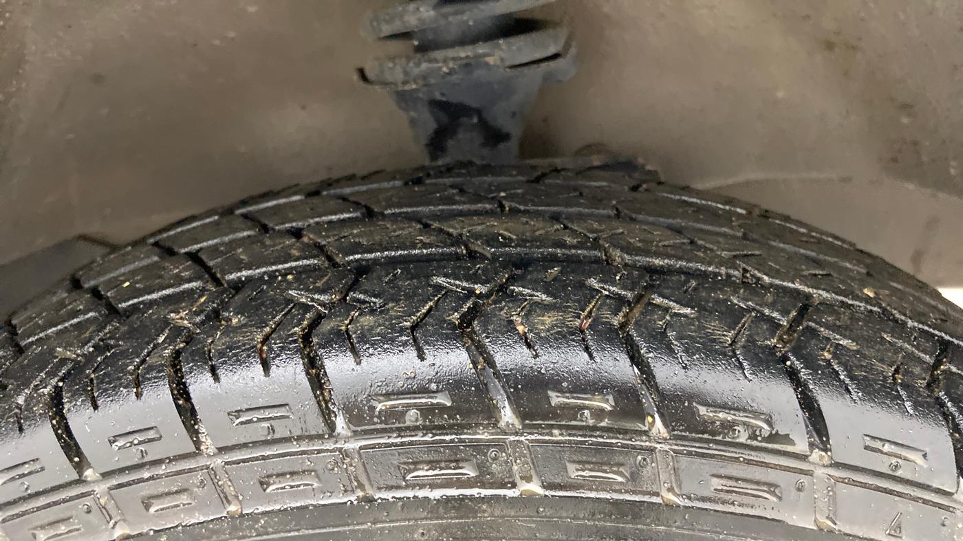 2017 Maruti Eeco 7 STR, Petrol, Manual, 66,660 km, Right Front Tyre Tread