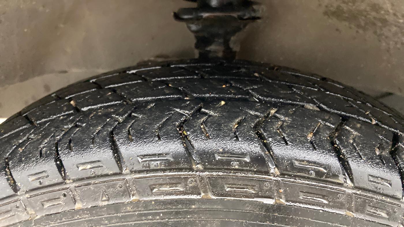 2017 Maruti Eeco 7 STR, Petrol, Manual, 66,660 km, Left Front Tyre Tread