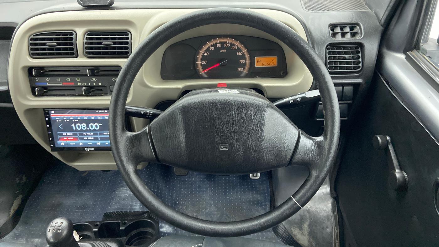 2017 Maruti Eeco 7 STR, Petrol, Manual, 66,660 km, Steering Wheel Close Up